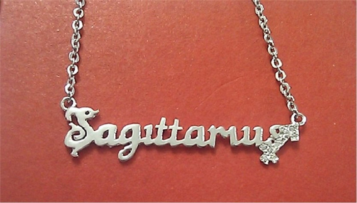 Nhân Mã (22/11 - 21/12) Tài chính của bạn sẽ cực kỳ ổn trong hôm nay. Sẽ có vài cơ hội để tăng thêm thu nhập, nên tận dụng chúng một cách tối đa. Tuy vậy, bạn cũng sẽ khá là đau đầu với chuyện tình cảm của mình. Vài hiểu lầm nho nhỏ sẽ khiến không khí trở nên thật căng thẳng. Sẽ mất khá nhiều thời gian để làm hòa đó. Tốt nhất là hãy để mọi chuyện lắng xuống rồi tìm cách giải thích cho người ấy hiểu nhé.