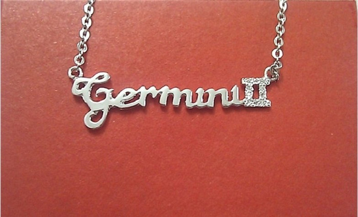 Song Tử (21/5 - 21/6) Hôm nay bạn chính là người đem lại cảm giác của sự hy vọng cho tất cả những người xung quanh, những ai đủ may mắn để biết bạn. Cũng không phải là gì ghê gớm đâu, chỉ là duy nhất mình bạn có thể nhận biết ra được ánh sáng và tia hy vọng bắt nguồn từ đâu mà những người khác không dễ gì nhận biết được.