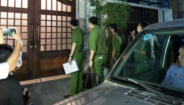 Cơ quan công an khám nhà Đào Tấn Bằng - nguyên Chánh văn phòng Thành ủy Đà Nẵng. Ảnh: AN Cơ quan công an khám nhà Đào Tấn Bằng - nguyên Chánh văn phòng Thành ủy Đà Nẵng. Ảnh: AN