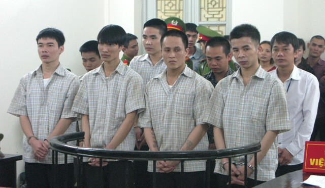 Các bị cáo trước vành móng ngựa Các bị cáo trước vành móng ngựa