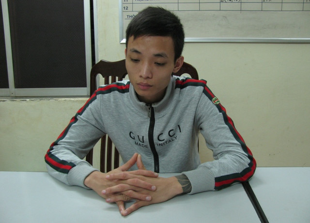 Đối tượng Lê Thanh Tùng tại cơ quan công an