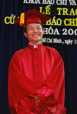 Nhà báo Huỳnh Dũng Nhân "Thu nhập từ nghề báo không tồi..." Nhà báo Huỳnh Dũng Nhân "Thu nhập từ nghề báo không tồi..."