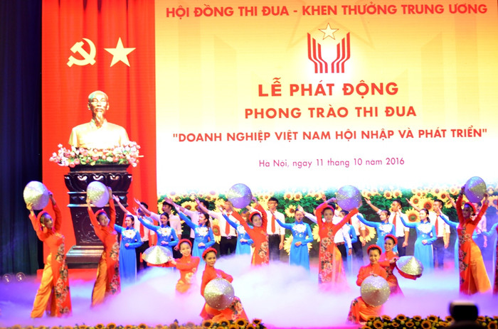 Chương trình lễ phát động phong trào thi đua “Doanh nghiệp Việt Nam hội nhập-phát triển” và trao cúp Thánh Gióng cho các doanh nhân tiêu biểu được tường thuận trực tiếp trên sóng truyền hình - ảnh: H. Lực. Chương trình lễ phát động phong trào thi đua “Doanh nghiệp Việt Nam hội nhập-phát triển” và trao cúp Thánh Gióng cho các doanh nhân tiêu biểu được tường thuận trực tiếp trên sóng truyền hình - ảnh: H. Lực.