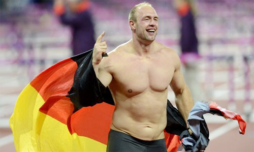 Niềm hạnh phúc của Robert Harting.