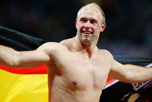 Niềm hạnh phúc của Robert Harting.