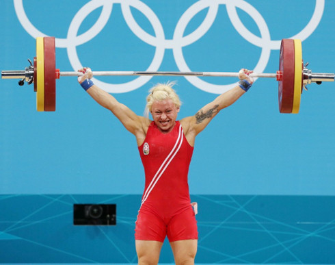 Boyanka Kostova của Azerbaijan nỗ lực với phần thi của mình. Boyanka Kostova của Azerbaijan nỗ lực với phần thi của mình.