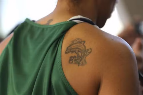 Hình xăm chú cá heo. Hình xăm chú cá heo.