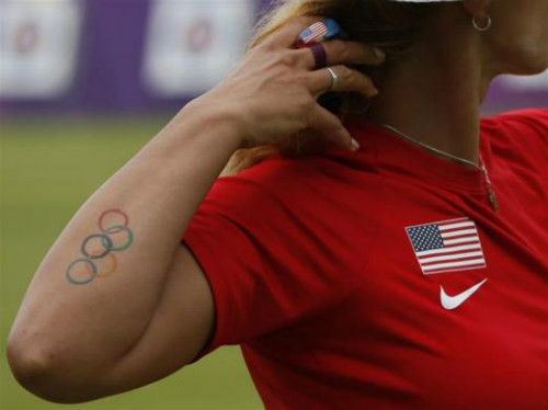 Thêm một VĐV nữa khiến người hâm mộ chú ý với hình xăm biểu tượng Olympic. Thêm một VĐV nữa khiến người hâm mộ chú ý với hình xăm biểu tượng Olympic.