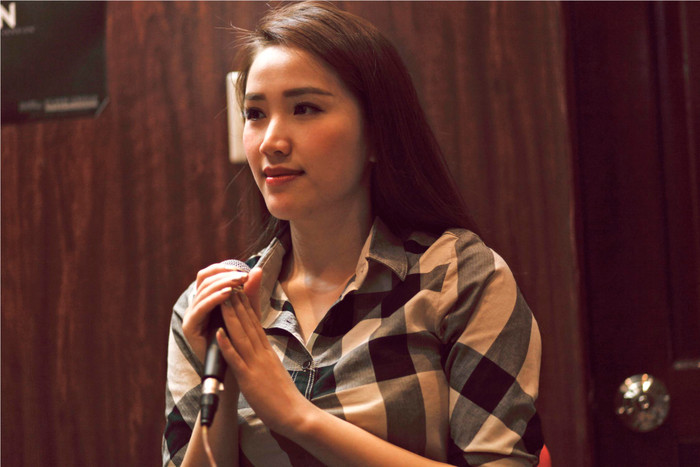 Việc tập luyện vất vả khiến nữ ca sỹ nhiều lần bị ốm, song cô vẫn không bỏ các buổi tập. Việc tập luyện vất vả khiến nữ ca sỹ nhiều lần bị ốm, song cô vẫn không bỏ các buổi tập.