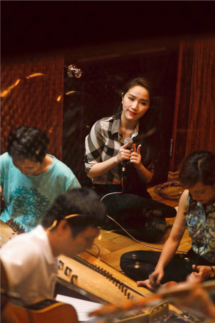 Bảo Thy hy vọng trong đêm liveshow mình sẽ có đủ sức khỏe để có thể mang đến cho các fan hâm mộ những tiết mục đặc sắc. Bảo Thy hy vọng trong đêm liveshow mình sẽ có đủ sức khỏe để có thể mang đến cho các fan hâm mộ những tiết mục đặc sắc.