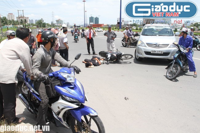 ...và gọi điện thoại