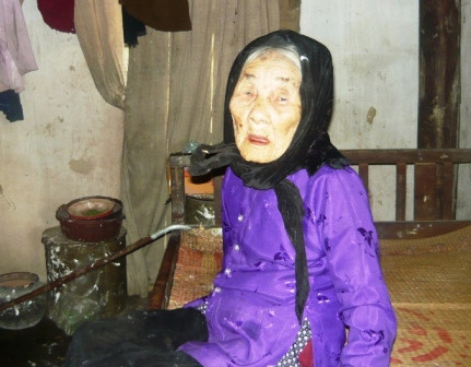 Cụ Nguyễn Thị Vưng đã có gần 50 năm không ăn hạt cơm, miếng thịt nào