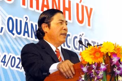 Theo Bí thư Thành ủy Đà Nẵng Nguyễn Bá Thanh, để lựa chọn Chủ tịch UBND TP, các ứng viên phải cạnh tranh, thậm chí phải thuyết trình đề án phát triển TP. Theo Bí thư Thành ủy Đà Nẵng Nguyễn Bá Thanh, để lựa chọn Chủ tịch UBND TP, các ứng viên phải cạnh tranh, thậm chí phải thuyết trình đề án phát triển TP.