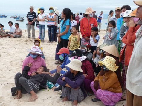 Đau đớn trước sự mất mát quá lớn. Đau đớn trước sự mất mát quá lớn.