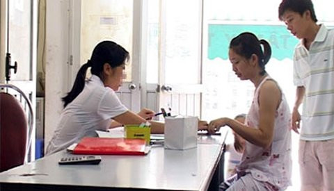 Phong bì lót tay gây bức xúc, làm xấu hình ảnh cán bộ Y tế