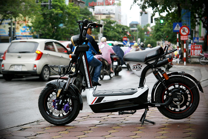 Nhu cầu sử dụng xe đạp điện, xe máy điện ngày một tăng cao đặt ra yêu cầu quản lý loại phương tiện này. Nhu cầu sử dụng xe đạp điện, xe máy điện ngày một tăng cao đặt ra yêu cầu quản lý loại phương tiện này.