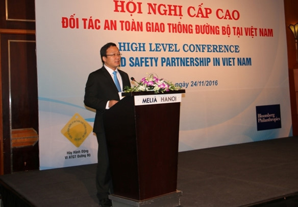 Ông Khuất Việt Hùng - Phó Chủ tịch chuyên trách Ủy ban ATGT Quốc gia phát biểu tại hội nghị - ảnh nguồn Báo giao thông vận tải Ông Khuất Việt Hùng - Phó Chủ tịch chuyên trách Ủy ban ATGT Quốc gia phát biểu tại hội nghị - ảnh nguồn Báo giao thông vận tải