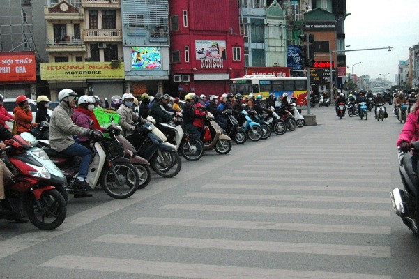 Sự quyết liệt của Chính phủ, các Bộ, Ngành đã nâng cao ý thức của người tham gia giao thông. - ảnh nguồn Tạp chí Đảng Cộng sản. Sự quyết liệt của Chính phủ, các Bộ, Ngành đã nâng cao ý thức của người tham gia giao thông. - ảnh nguồn Tạp chí Đảng Cộng sản.