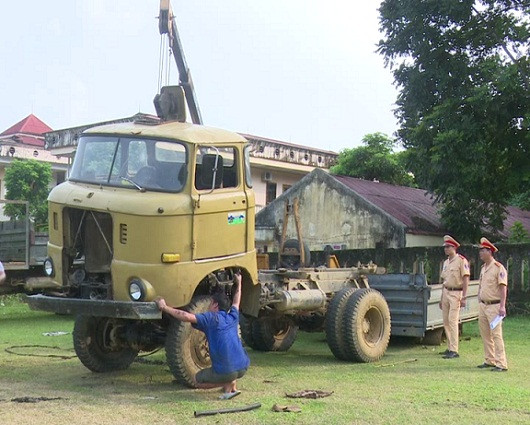 Chủ phương tiện xe hết niên hạn sử dụng không chịu tháo dỡ mà vẫn tiếp tục để lưu hành sử dụng - ảnh nguồn Thanhhoa.gov.vn Chủ phương tiện xe hết niên hạn sử dụng không chịu tháo dỡ mà vẫn tiếp tục để lưu hành sử dụng - ảnh nguồn Thanhhoa.gov.vn