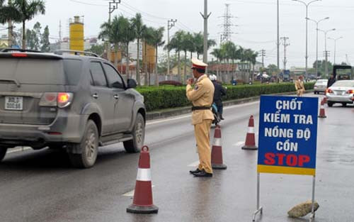 Theo thống kê có khoảng 40% số vụ tai nạn giao thông và 11% số người chết do tai nạn liên quan đến rượu, bia và đang có xu hướng gia tăng - ảnh nguồn: Báo Giao thông. Theo thống kê có khoảng 40% số vụ tai nạn giao thông và 11% số người chết do tai nạn liên quan đến rượu, bia và đang có xu hướng gia tăng - ảnh nguồn: Báo Giao thông.