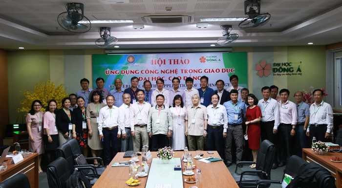 Các đại biểu tham gia hội thảo “Ứng dụng công nghệ trong giáo dục đại học, cao đẳng”. Các đại biểu tham gia hội thảo “Ứng dụng công nghệ trong giáo dục đại học, cao đẳng”.