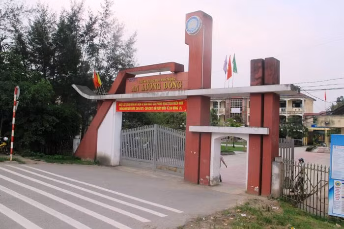 Một hiệu phó ở trường trung học phổ thông An Lương Đông đã bị điều chuyển để đảm bảo số lượng cấp phó đúng quy định. Ảnh: TL