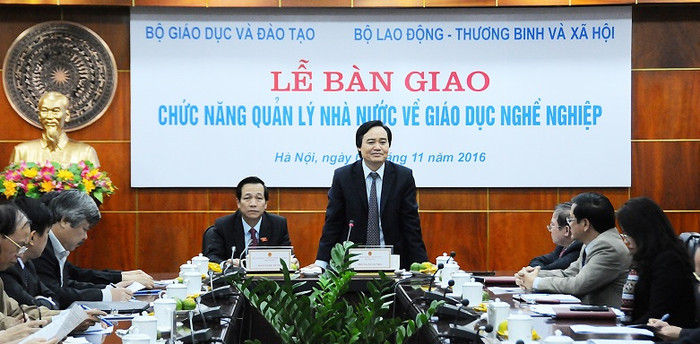 Bộ GD&amp;ĐT và Bộ trưởng Bộ Lao động - Thương binh và Xã hội tiến hành Lễ bàn giao chức năng quản lý Nhà nước về giáo dục nghề nghiệp. (Ảnh: Thùy Linh)