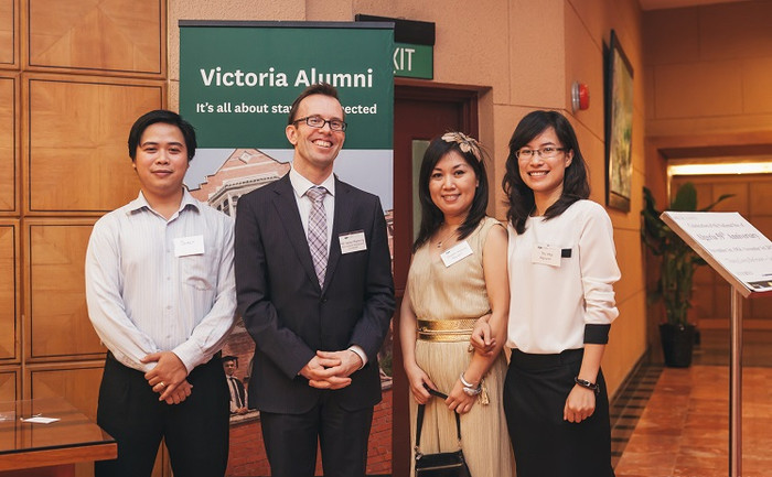 Đại sứ New Zealand tại Việt Nam, Ngài Haike Manning (thứ hai từ bên trái qua phải), đã đón chào gần 60 khách mời tại nhà riêng vào ngày 9/11