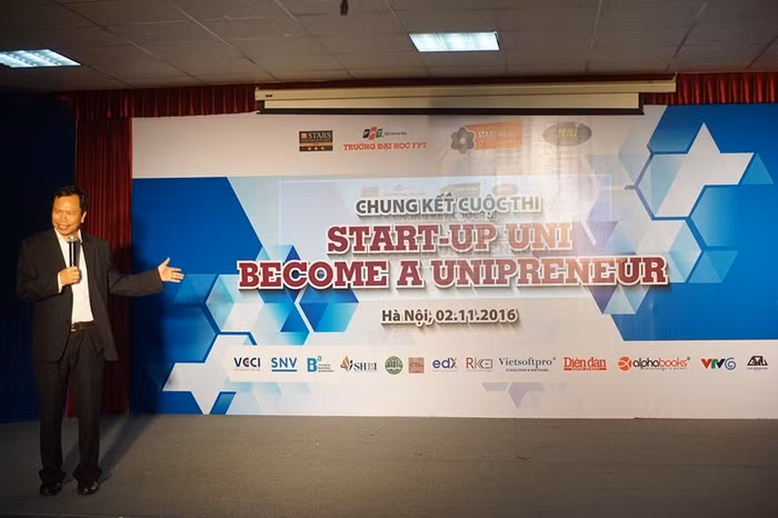 Theo TS Tạ Ngọc Cầu, Start-up Uni không chỉ là sân chơi, mà còn là “sân làm việc” nghiêm túc Theo TS Tạ Ngọc Cầu, Start-up Uni không chỉ là sân chơi, mà còn là “sân làm việc” nghiêm túc