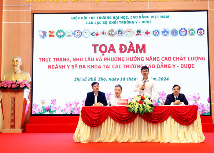 Quang cảnh tọa đàm. z5248739522250_81a6bf9b6dfb703ca9dd880f94be68a0.jpg