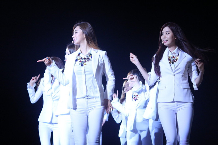 Tiết mục cuối cùng "The Boys" khép lại toàn bộ đại nhạc hội HEC Korea Festival 2014 trong sự tiếc nuối của khán giả Việt. Hơn 2 tiếng đồng hồ dường như vẫn chưa đủ đã bởi sự cuồng nhiệt và sự nhiệt tình của các nhóm nhạc Hàn.