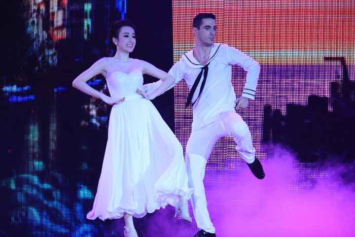 Cô muốn khẳng định bản thân mình bằng chính những vũ điệu đẹp mắt nhất. Với sự cố gắng hết mình, Angela Phương Trinh nhận được sự cỗ vũ nhiệt tình từ khán giả.