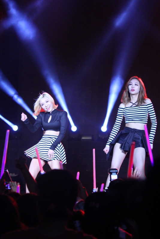 Hàng ngàn fan phát cuồng với màn trình diễn nóng bỏng của Miss A.