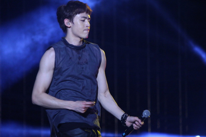 Nickhun là một trong những thành viên được săn đón nhất nhóm. Trong đêm nhạc anh còn gây bất ngờ khi chào fan bằng tiếng Việt.