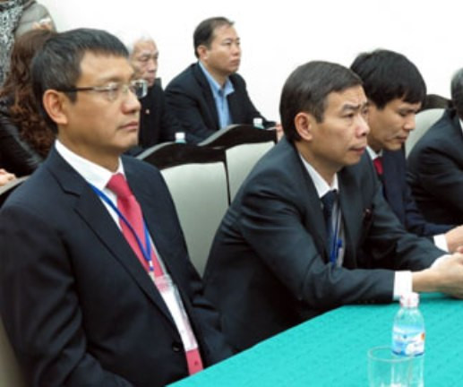 Ông Phạm Việt Dũng (ngoài cùng bên trái) hiện đang giữ chức Chánh văn phòng Cục Hàng không trúng tuyển vị trí Thành viên Hội đồng thành viên, Tổng giám đốc Tổng công ty Quản lý bay Việt Nam (VATM) (ảnh nguồn vietnamnet) Ông Phạm Việt Dũng (ngoài cùng bên trái) hiện đang giữ chức Chánh văn phòng Cục Hàng không trúng tuyển vị trí Thành viên Hội đồng thành viên, Tổng giám đốc Tổng công ty Quản lý bay Việt Nam (VATM) (ảnh nguồn vietnamnet)