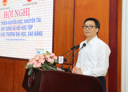 Phó Thủ tướng Vũ Đức Đam tại hội thảo (Ảnh: Báo Chính phủ) Phó Thủ tướng Vũ Đức Đam tại hội thảo (Ảnh: Báo Chính phủ)