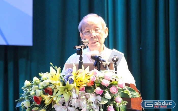 Giáo sư Trần Hồng Quân khẳng định, biên chế nhà nước như một cái rọ an toàn cho những ai không chịu phấn đấu để lao động có hiệu quả mà không bị sa thải (Ảnh: Thùy Linh) Giáo sư Trần Hồng Quân khẳng định, biên chế nhà nước như một cái rọ an toàn cho những ai không chịu phấn đấu để lao động có hiệu quả mà không bị sa thải (Ảnh: Thùy Linh)