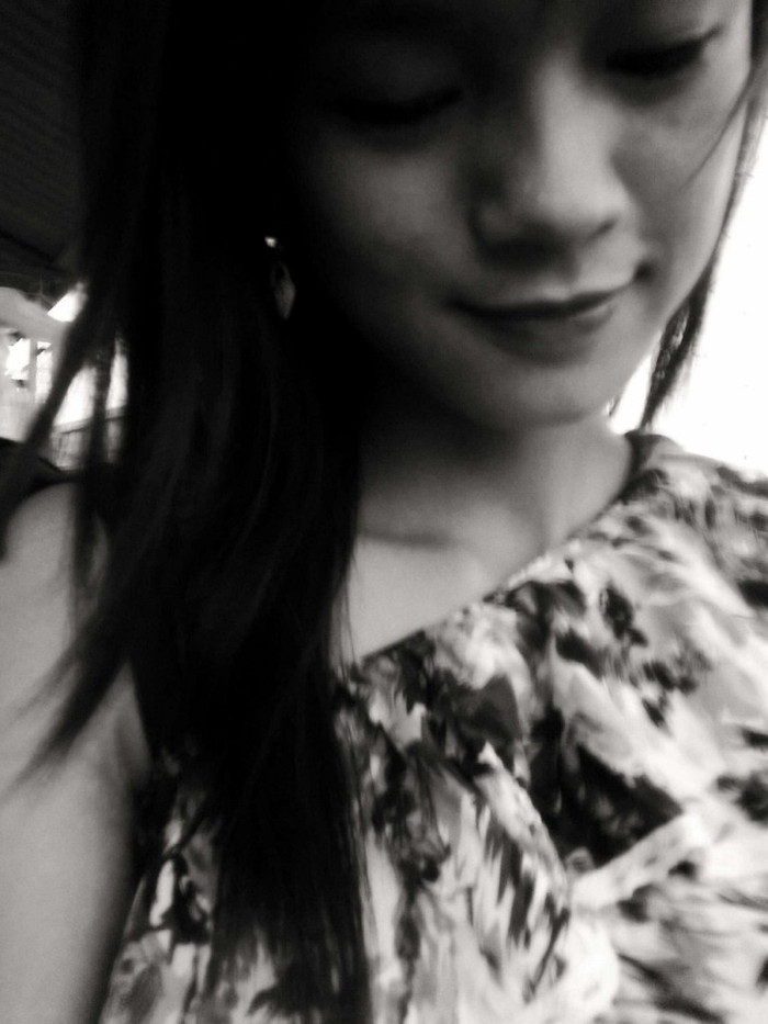 Thúy rất thích thiết kế thời trang và chụp ảnh.