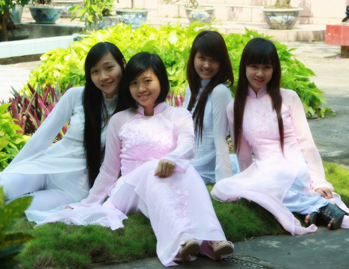 trang thích nấu ăn, may vá, đọc sách, xem phim, nghe nhạc