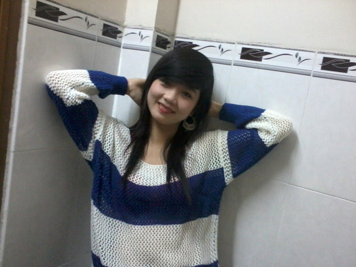 Bích Ngọc vừa trò 18 tuổi, đang chờ kết quả tốt nghiệp THPT và cũng đang ôn thi ngành kinh tế. Bích Ngọc vừa trò 18 tuổi, đang chờ kết quả tốt nghiệp THPT và cũng đang ôn thi ngành kinh tế.