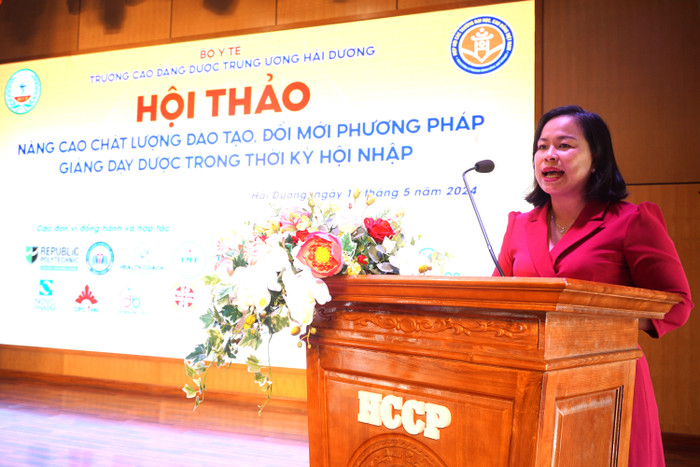 Bà Phạm Thanh Lan – Giám đốc nhân sự Công ty Cổ phần Tập đoàn MERAP trình bày tham luận tại hội thảo. CĐYTB1.JPG