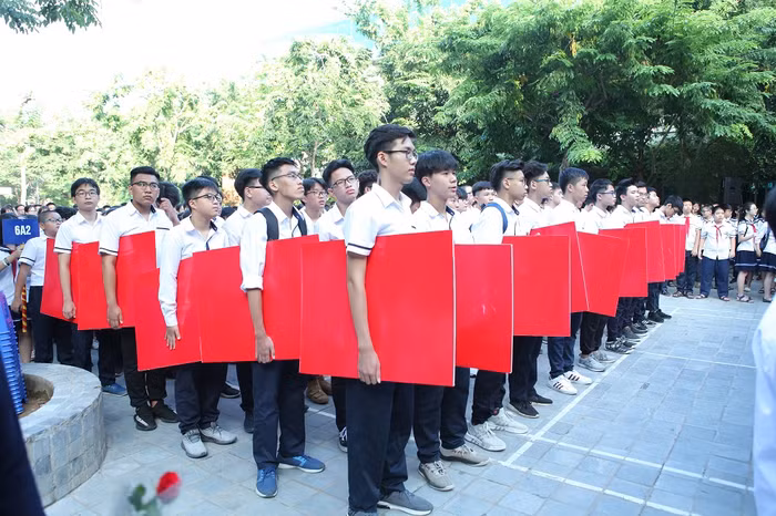 Không khí khai giảng vui tươi ý nghĩa của trường Lương Thế Vinh (ảnh: CTV).