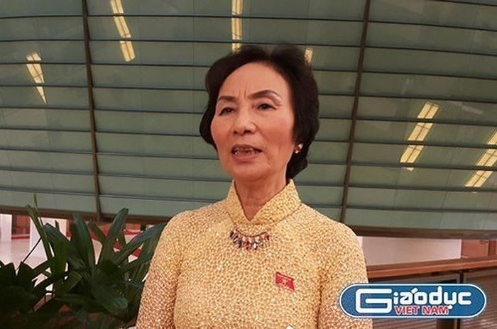 Theo bà Bùi Thị An, nếu không tuyển dụng mới giáo viên thì hàng năm các sinh viên sư phạm ra trường sẽ làm gì? (ảnh Ngọc Quang). Theo bà Bùi Thị An, nếu không tuyển dụng mới giáo viên thì hàng năm các sinh viên sư phạm ra trường sẽ làm gì? (ảnh Ngọc Quang).