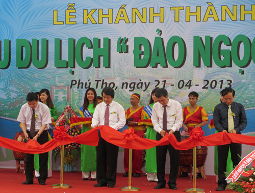 Thời điểm UBND tỉnh Phú Thọ yêu cầu chủ đầu tư tạm dừng xây dựng dự án cũng là lúcdự án “Khu du lịch sinh thái bãi nổi La Phù”- du lịch Đảo Ngọc Xanh hoàn thành xây dựng giai đoạn 1 và đi vào hoạt động. Thời điểm UBND tỉnh Phú Thọ yêu cầu chủ đầu tư tạm dừng xây dựng dự án cũng là lúcdự án “Khu du lịch sinh thái bãi nổi La Phù”- du lịch Đảo Ngọc Xanh hoàn thành xây dựng giai đoạn 1 và đi vào hoạt động.