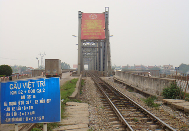 Cầu Việt Trì được xây dựng theo kết cấu thép chịu lực có độ bền trên 50 năm tuy nhiên chỉ qua 21 năm khai thác cơ quan chức năng kết luận cây cầu không đảm bảo an toàn - ảnh nguồn viettimes Cầu Việt Trì được xây dựng theo kết cấu thép chịu lực có độ bền trên 50 năm tuy nhiên chỉ qua 21 năm khai thác cơ quan chức năng kết luận cây cầu không đảm bảo an toàn - ảnh nguồn viettimes