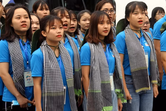 Sinh viên Đại học Đà Nẵng tham gia chiến dịch tình nguyện hè 2019. Ảnh: AN