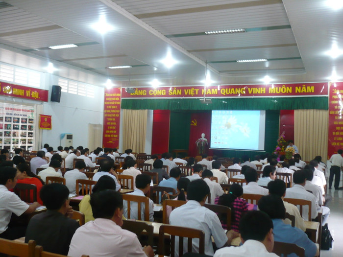 Công tác tập huấn, bồi dưỡng kiến thức, nghiệp vụ chuyên môn cho giáo viên được bố trí rải đều trong năm Công tác tập huấn, bồi dưỡng kiến thức, nghiệp vụ chuyên môn cho giáo viên được bố trí rải đều trong năm
