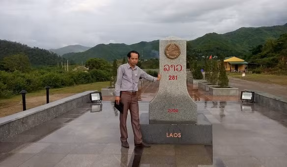 Thầy Lê Quốc Châu (hiện đang là giáo viên trường THPT Cù Huy Cận – Hà Tĩnh) "bật mí" giúp các sĩ tử cách làm bài thi môn Địa lý (Ảnh nhân vật cung cấp) Thầy Lê Quốc Châu (hiện đang là giáo viên trường THPT Cù Huy Cận – Hà Tĩnh) "bật mí" giúp các sĩ tử cách làm bài thi môn Địa lý (Ảnh nhân vật cung cấp)