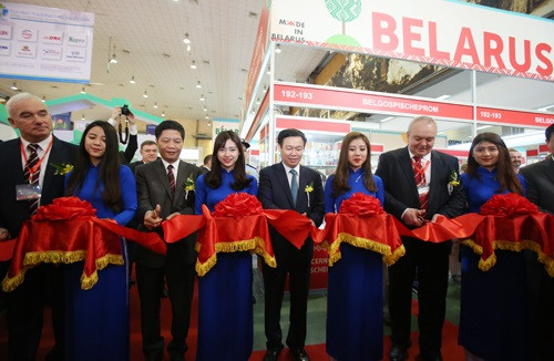 Chủ đề của Hội chợ năm nay là “Tăng cường kết nối kinh tế khu vực và quốc tế” (Ảnh: Ngọc Thành) Chủ đề của Hội chợ năm nay là “Tăng cường kết nối kinh tế khu vực và quốc tế” (Ảnh: Ngọc Thành)