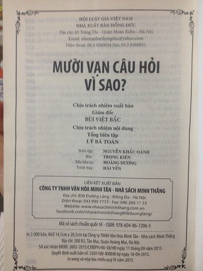 Cuốn sách “Mười vạn câu hỏi vì sao?” của Hội luật gia Việt Nam – Nhà xuất bản Hồng Đức (Ảnh: Nguyễn Huyền) Cuốn sách “Mười vạn câu hỏi vì sao?” của Hội luật gia Việt Nam – Nhà xuất bản Hồng Đức (Ảnh: Nguyễn Huyền)